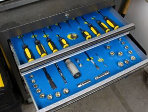 caja de herramientas completa organizada y abierta