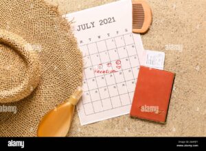 calendario con fechas marcadas y billetes