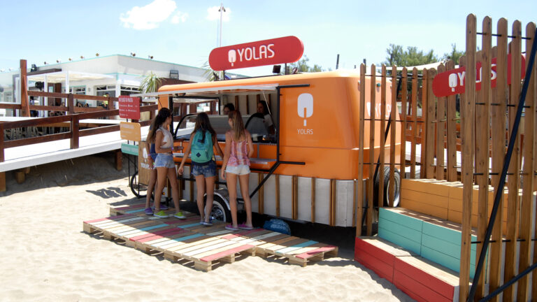 camion de comida en playa mar del plata