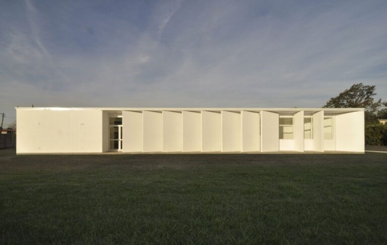 fachada escuela ramon carrillo lanus exterior