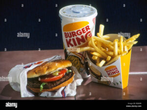 hamburguesa burger king con papas fritas