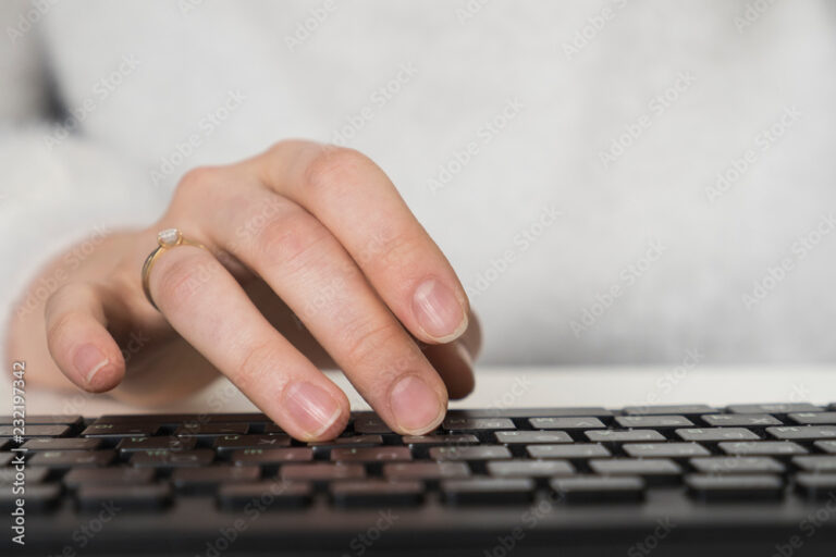 Cómo sacar un screenshot en PC fácil y rápido Guía paso a paso 27 manos usando teclado de computadora pc