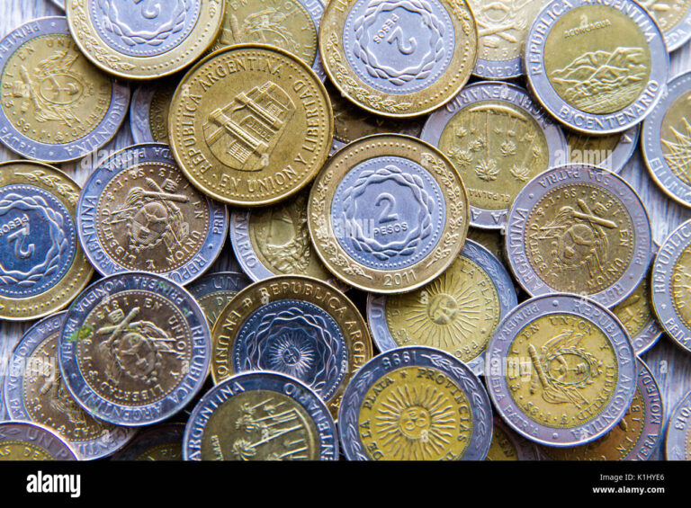 monedas chilenas y argentinas juntas