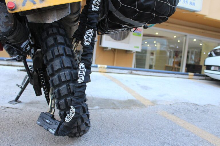 moto protegida con candado en argentina