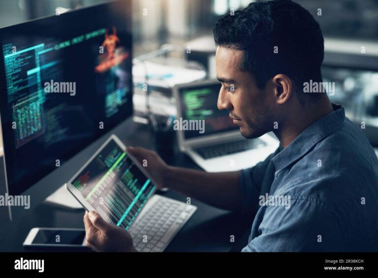 Cómo Hacer Una App Desde Cero Guía Paso a Paso Para Principiantes 9 persona programando en computadora portatil moderna