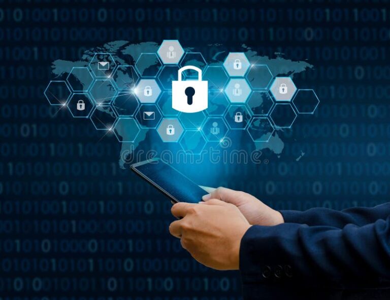 Cómo Desbloquear Consultas de Usuario Bloqueado en Master 7 persona usando computadora con candado digital desbloqueado