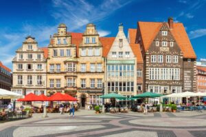 plaza central con arquitectura tradicional alemana