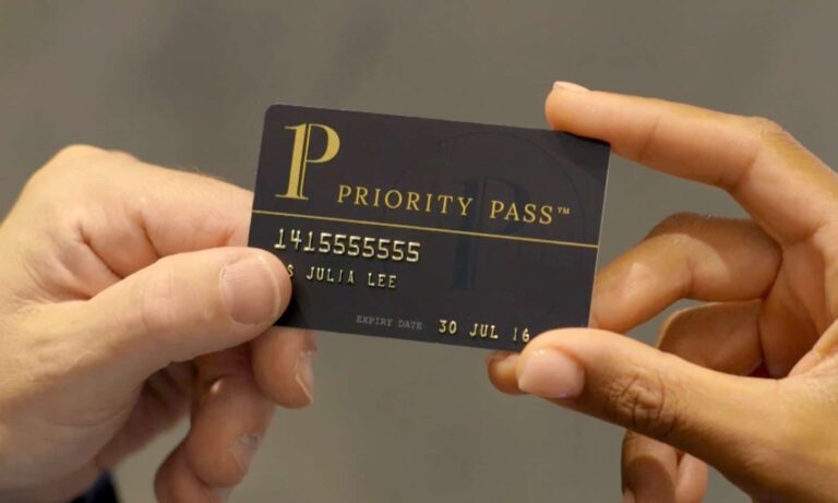 tarjeta priority pass con lounge de aeropuerto