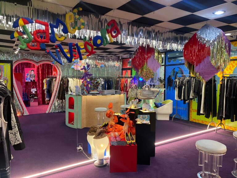 tienda de ropa extra large moderna