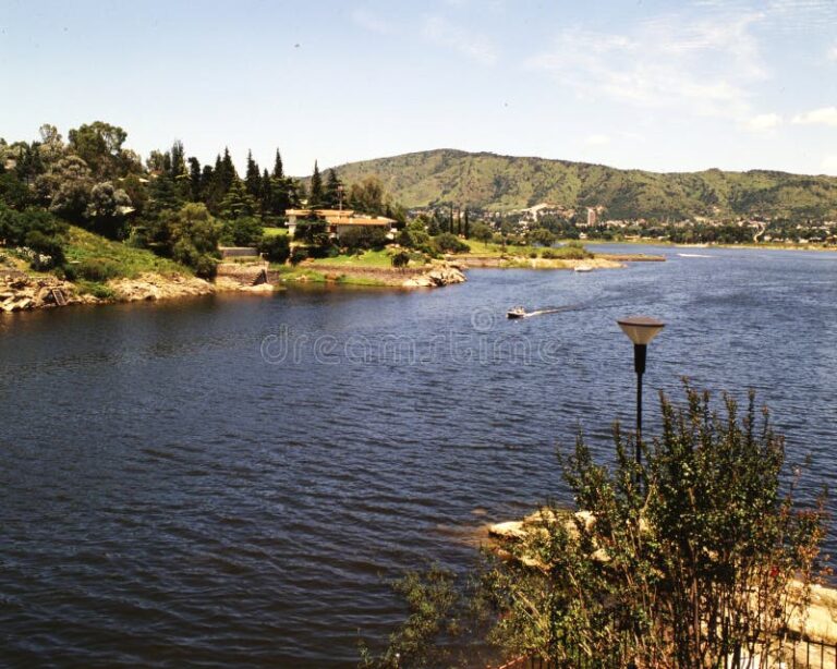 vista panoramica del lago san roque